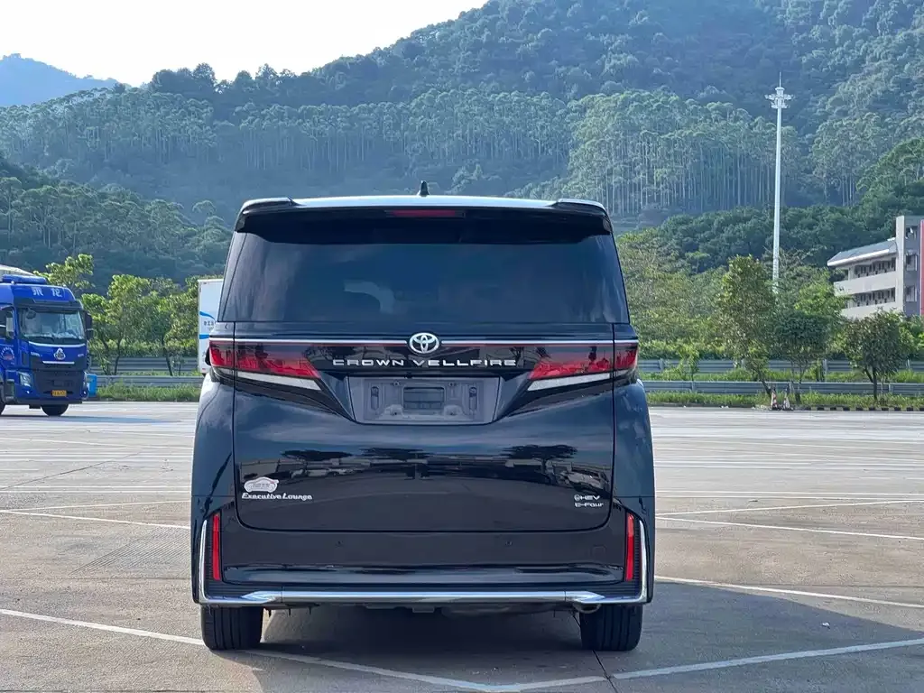 Toyota Vellfire — фото 6