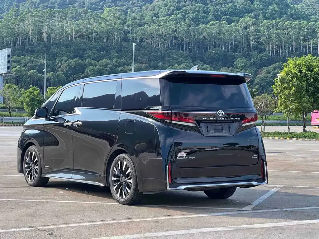 Toyota Vellfire — фото 7