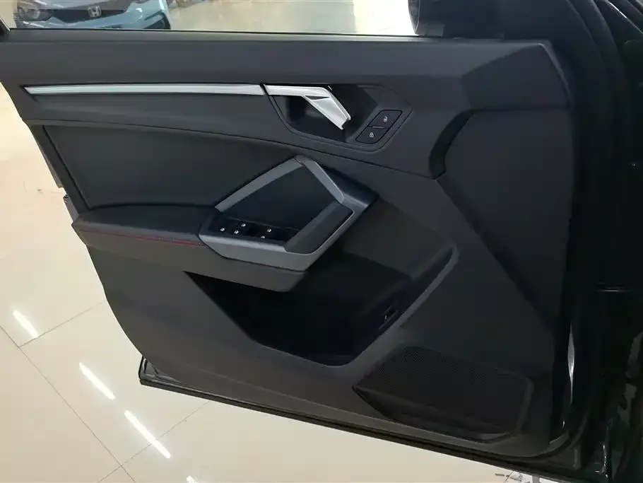 Audi Q3 2021 из CN, фото 4