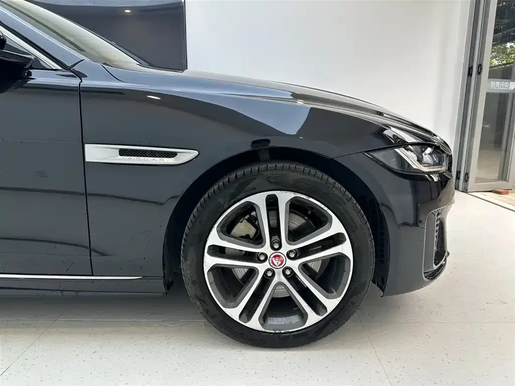 Jaguar XEL — фото 10