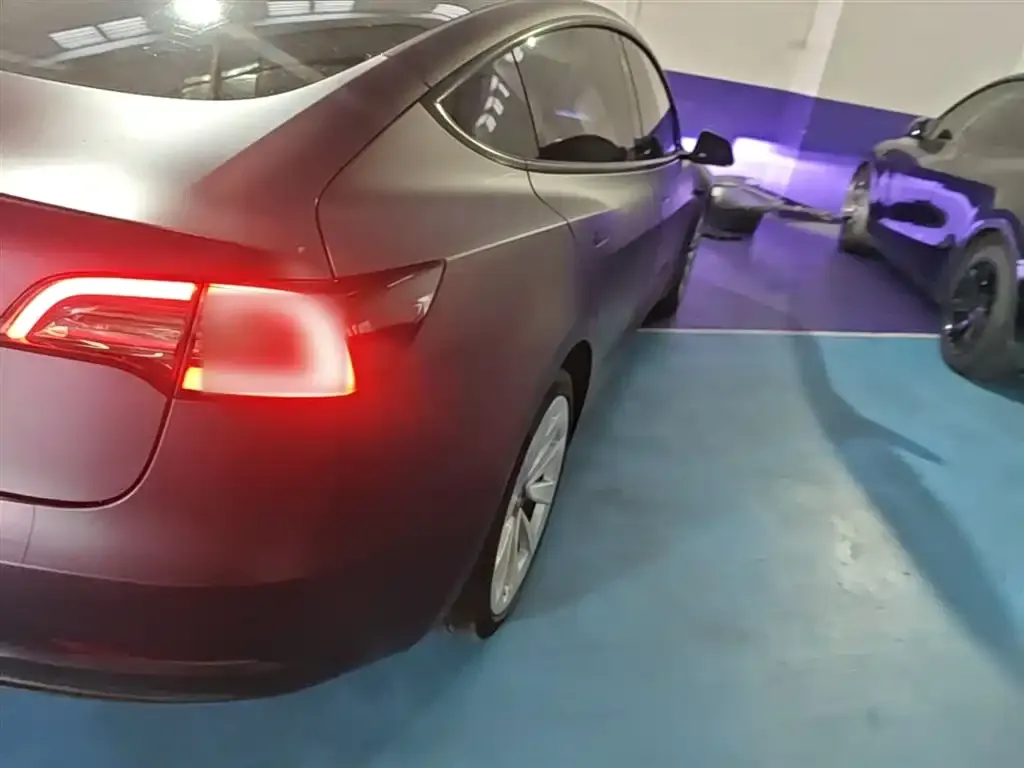 Tesla Model 3 — фото 7