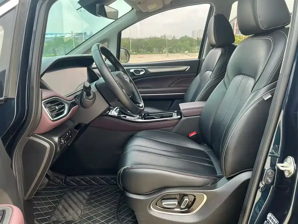 GAC Motor Trumpchi M6 — фото 10