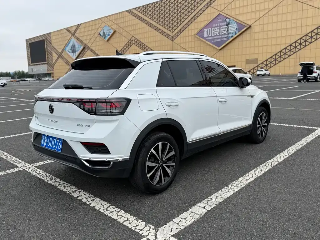 Volkswagen T-Roc — фото 6