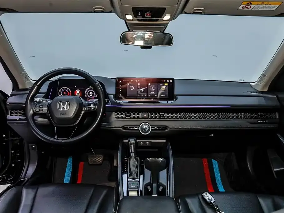Honda Accord — фото 10