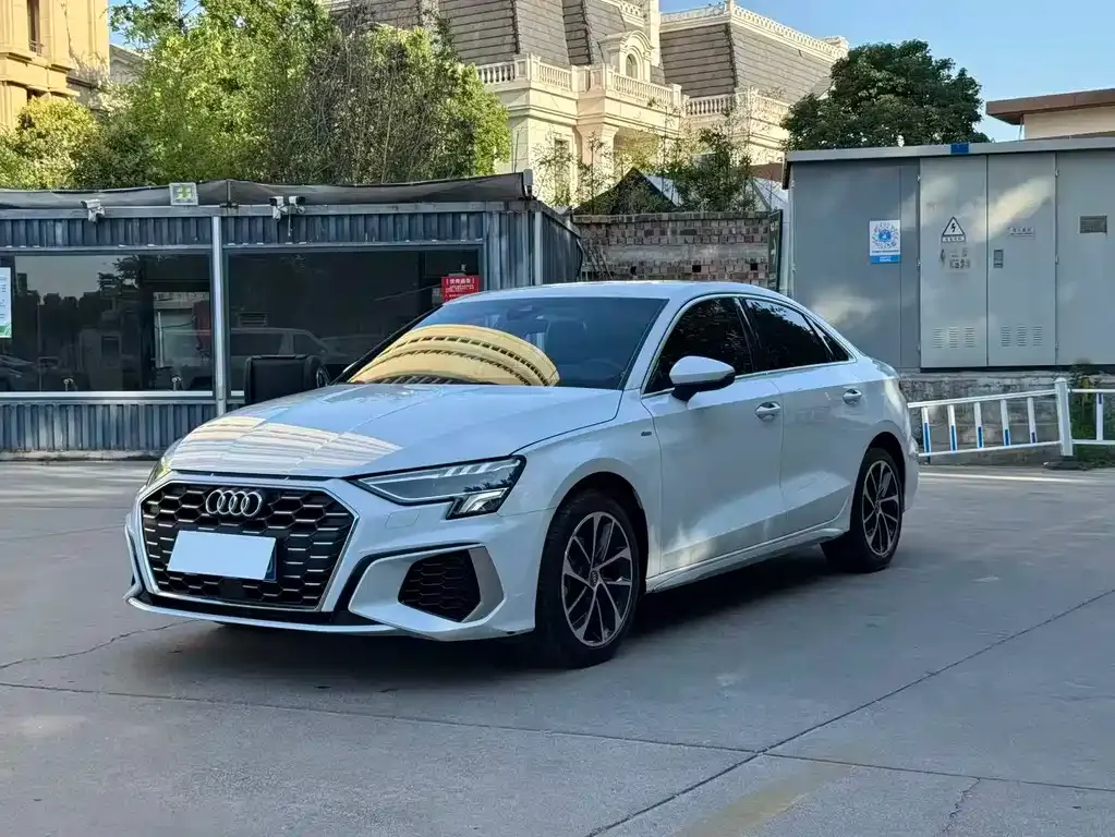 Audi A3 — фото 1