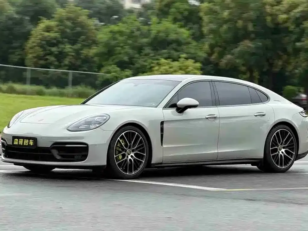 Porsche Panamera — фото 1