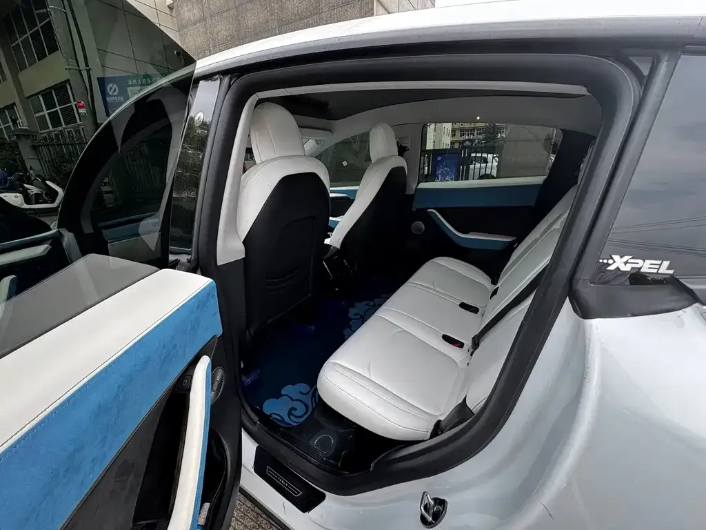 Tesla Model Y — фото 8
