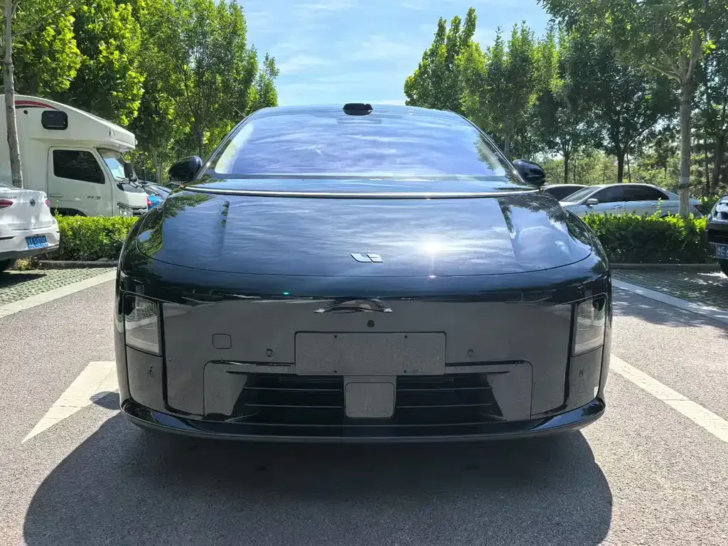 Li Auto i8 — фото 6