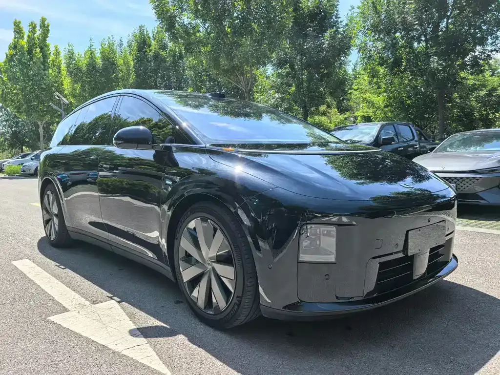 Li Auto i8 — фото 8