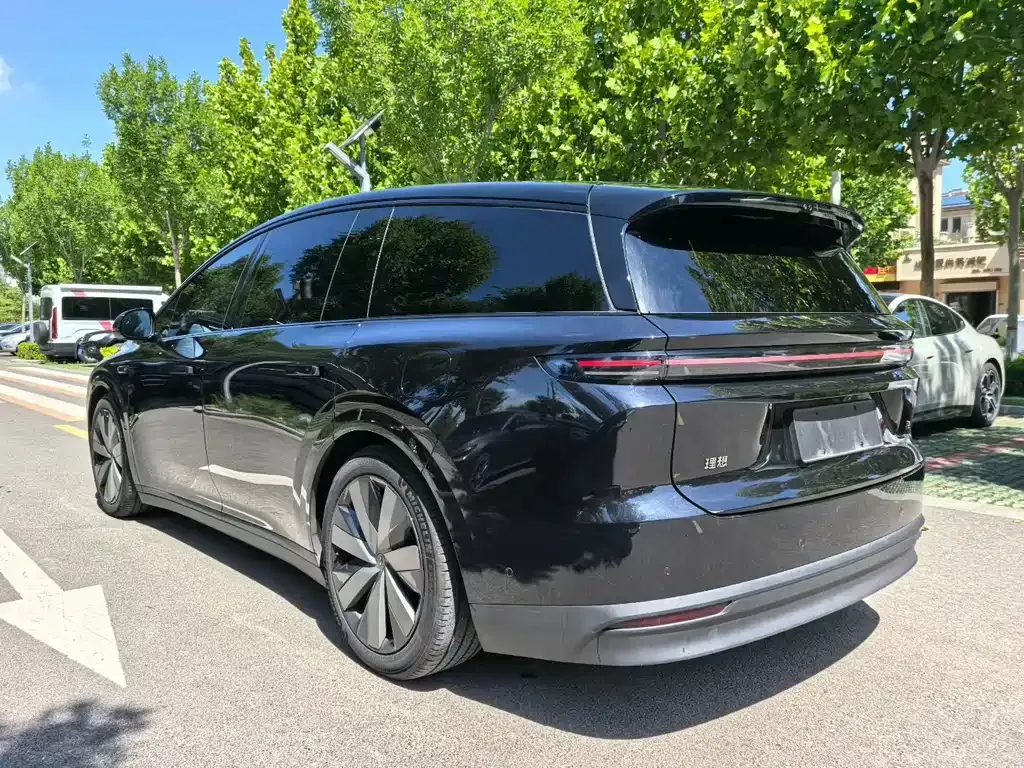 Li Auto i8 — фото 4