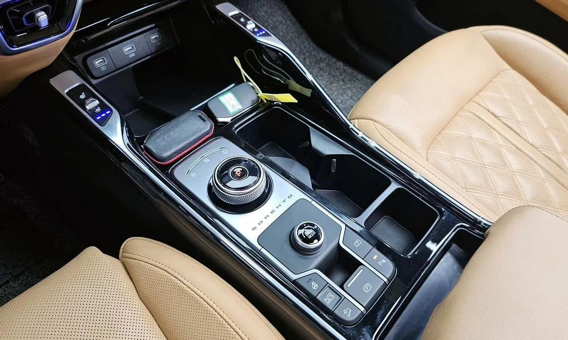 Kia Sorento — фото 9