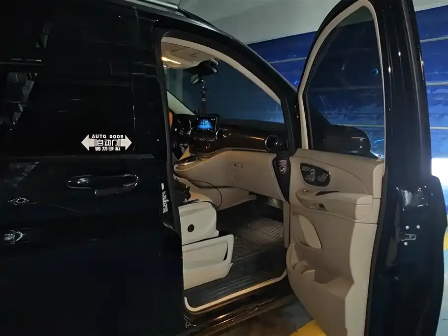 Mercedes-Benz V-Class 2022 из CN, фото 6
