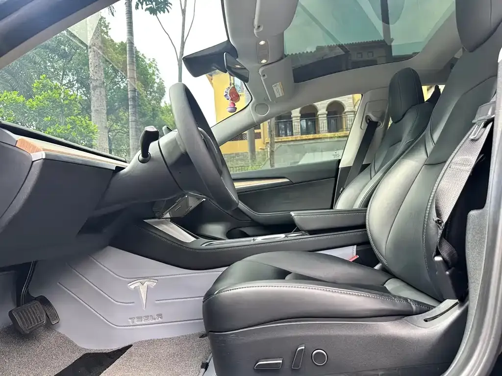 Tesla Model 3 — фото 8