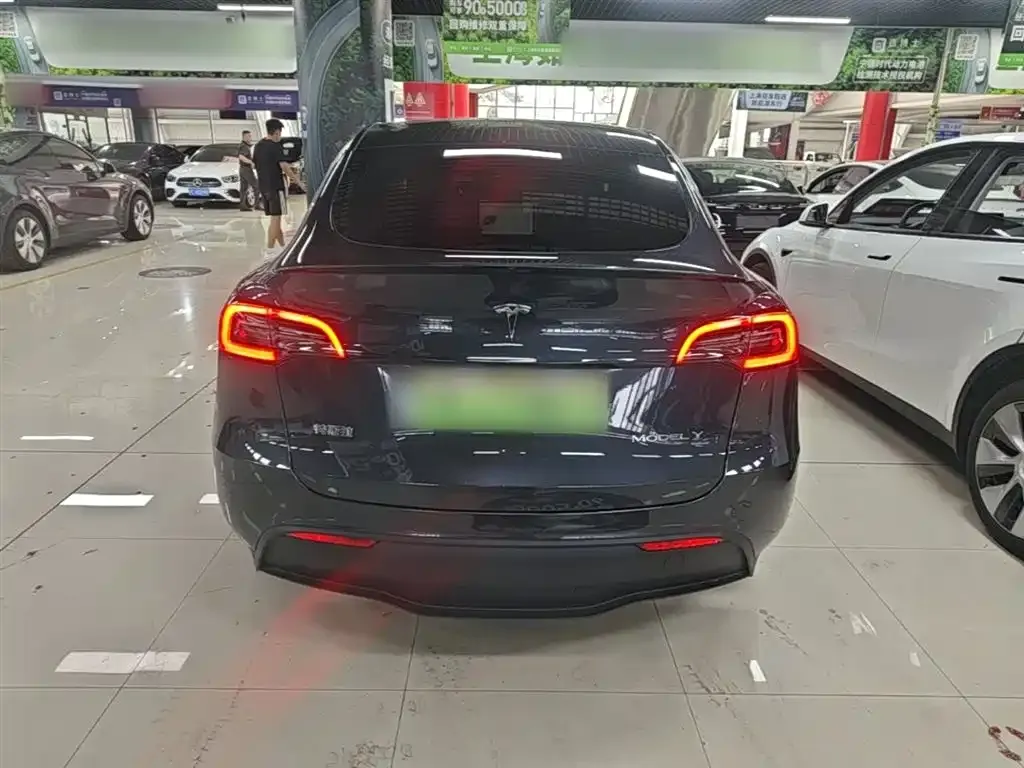 Tesla Model Y — фото 4