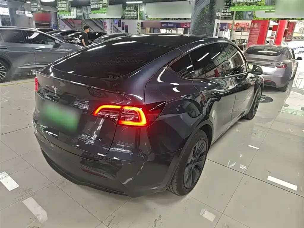 Tesla Model Y — фото 9