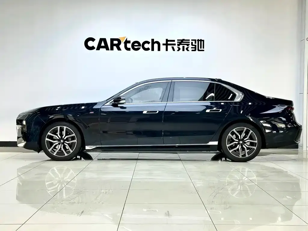 BMW 7 Series 2023 из CN, фото 6
