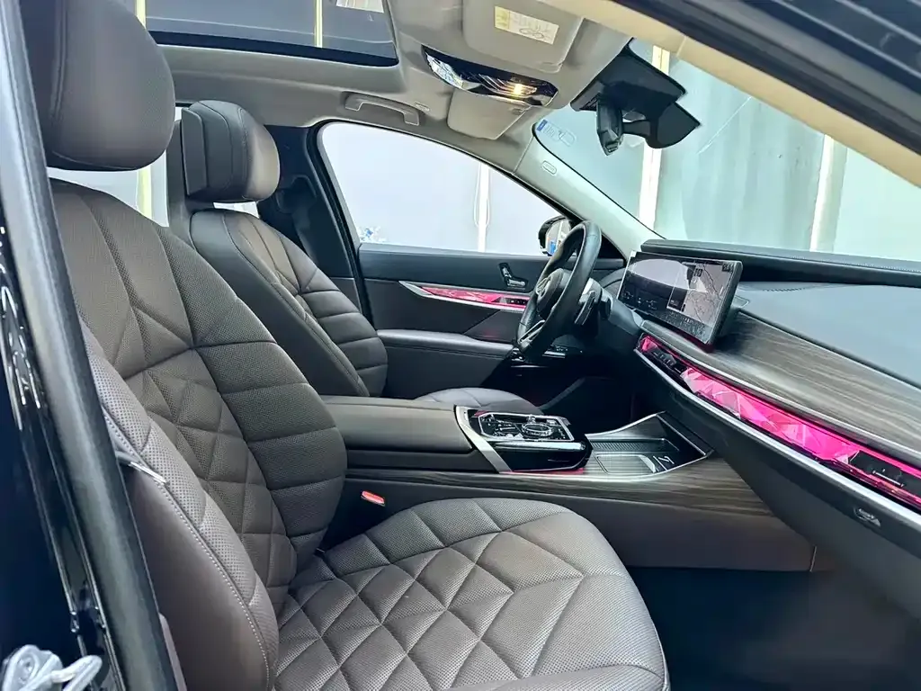 BMW 7 Series 2023 из CN, фото 9