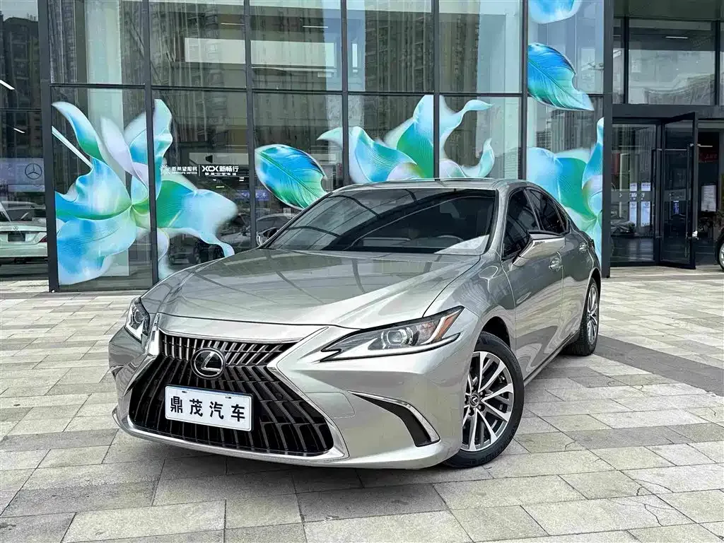 Lexus ES — фото 1