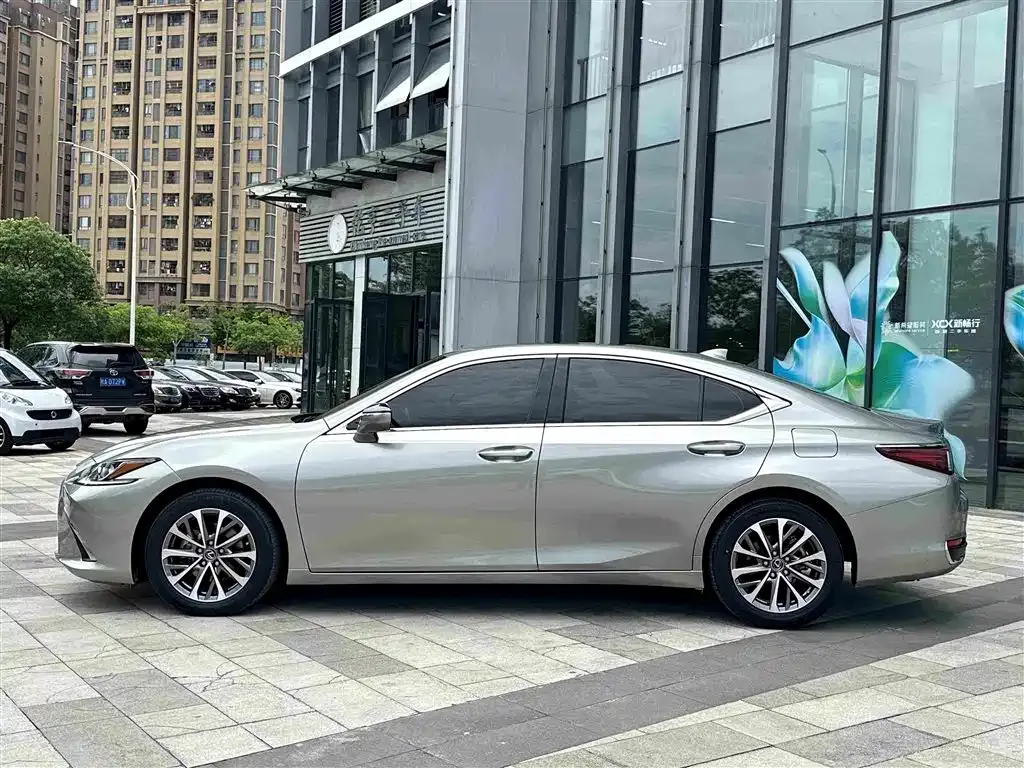 Lexus ES — фото 4