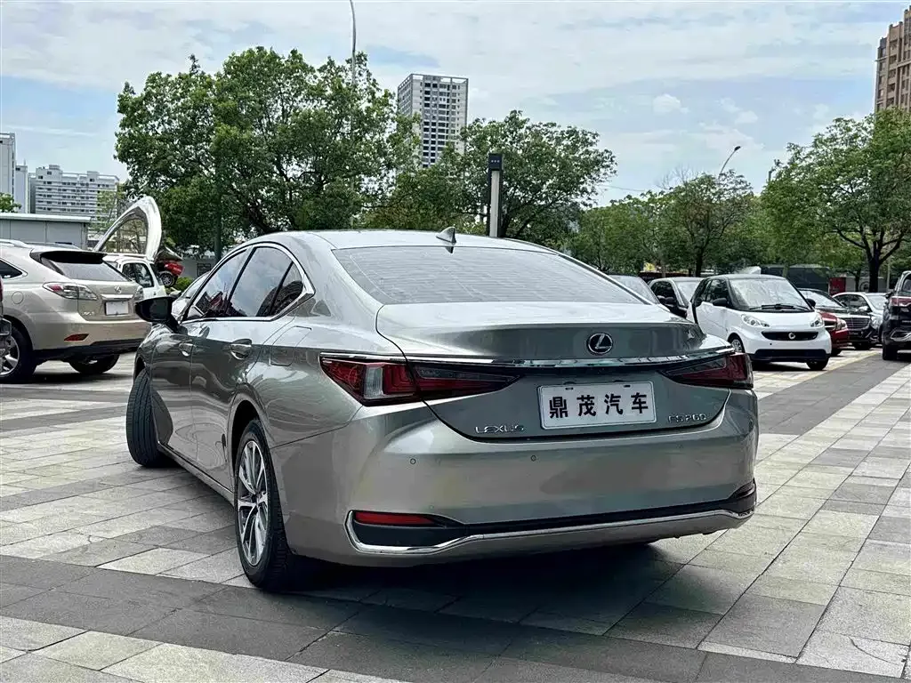 Lexus ES — фото 3