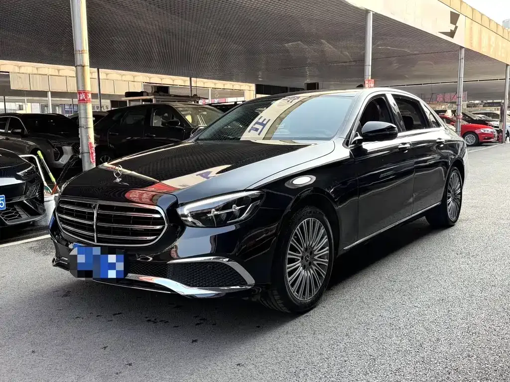 Mercedes-Benz E-Class — фото 1
