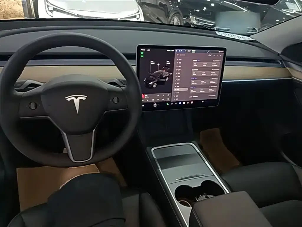 Tesla Model Y — фото 2