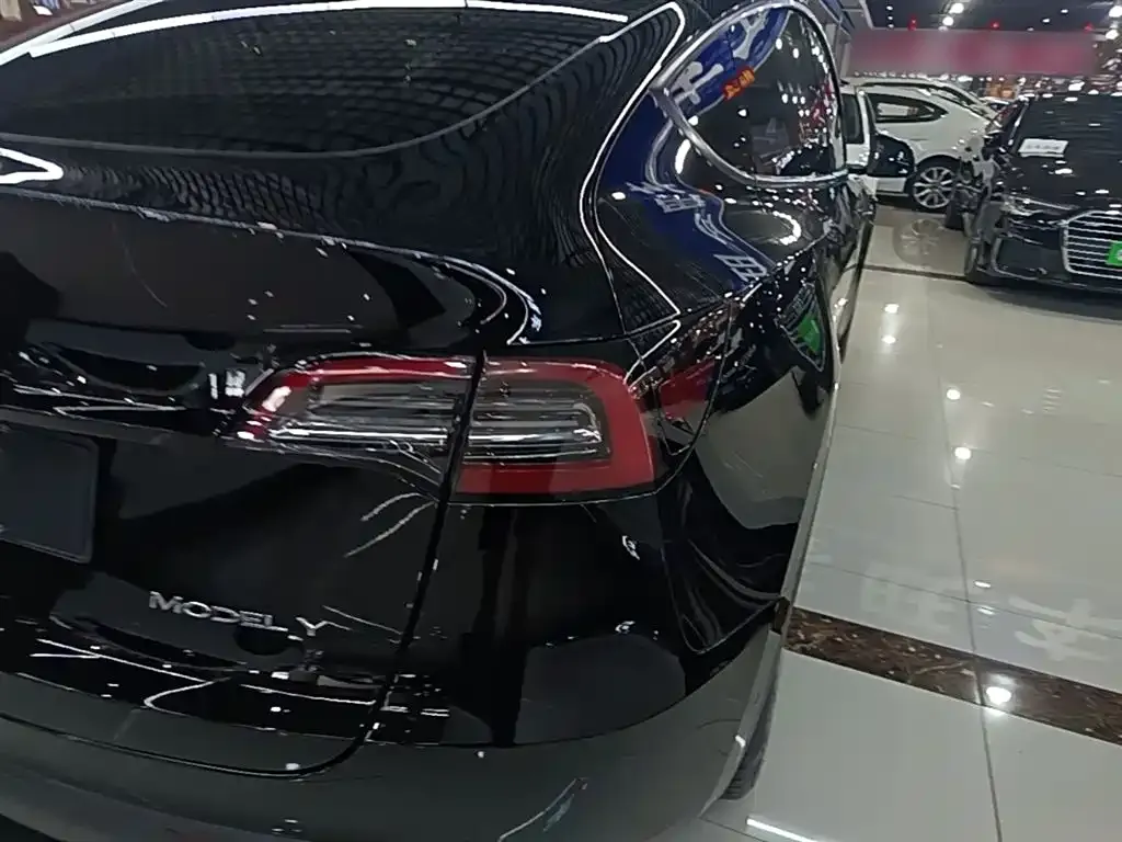Tesla Model Y — фото 7