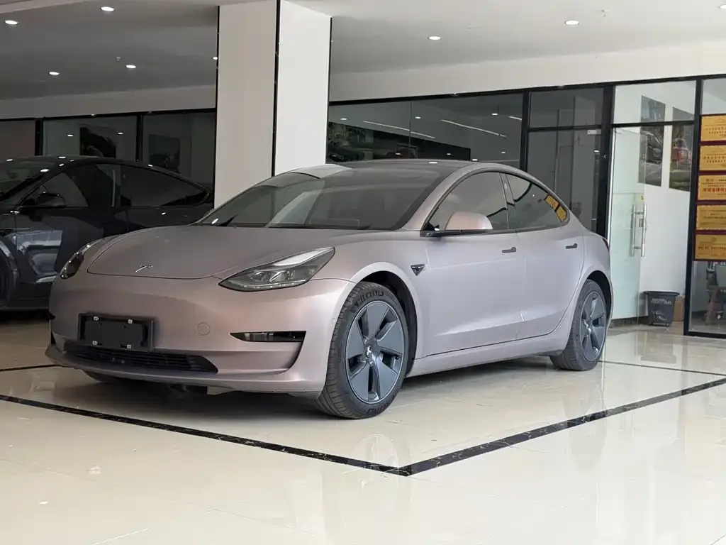Tesla Model 3 — фото 1