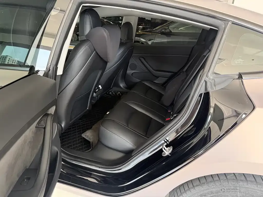 Tesla Model 3 — фото 8