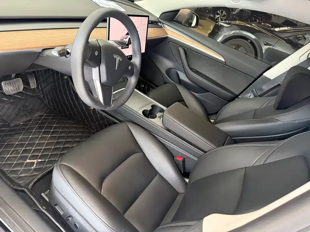 Tesla Model 3 — фото 7