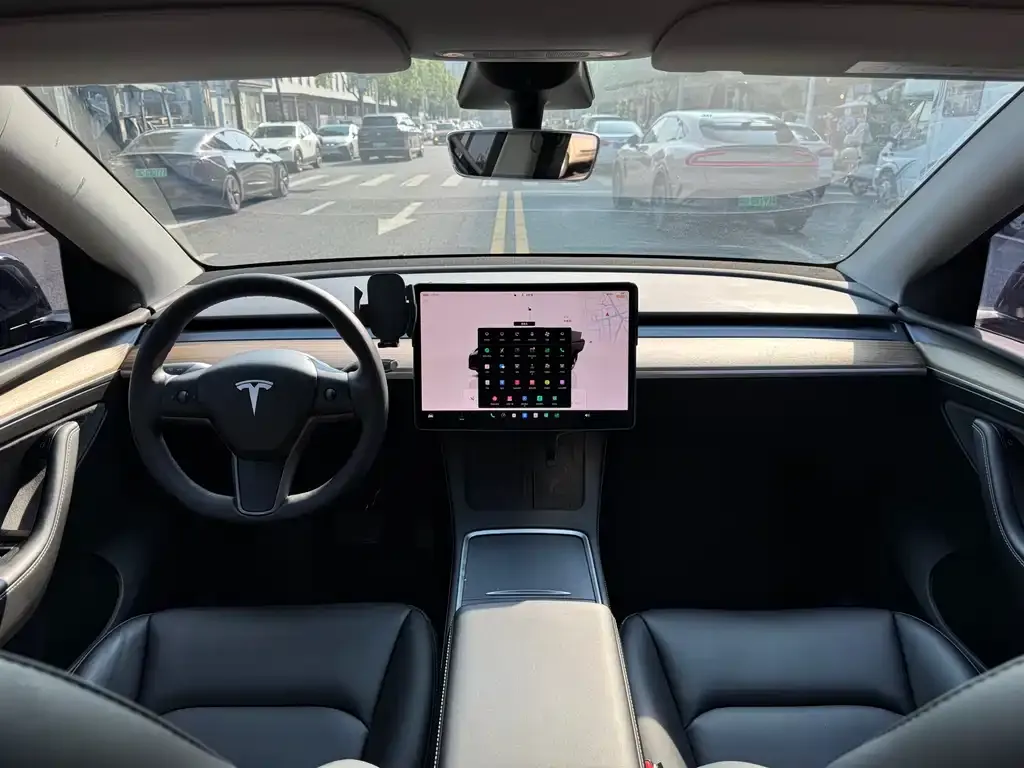 Tesla Model Y — фото 4