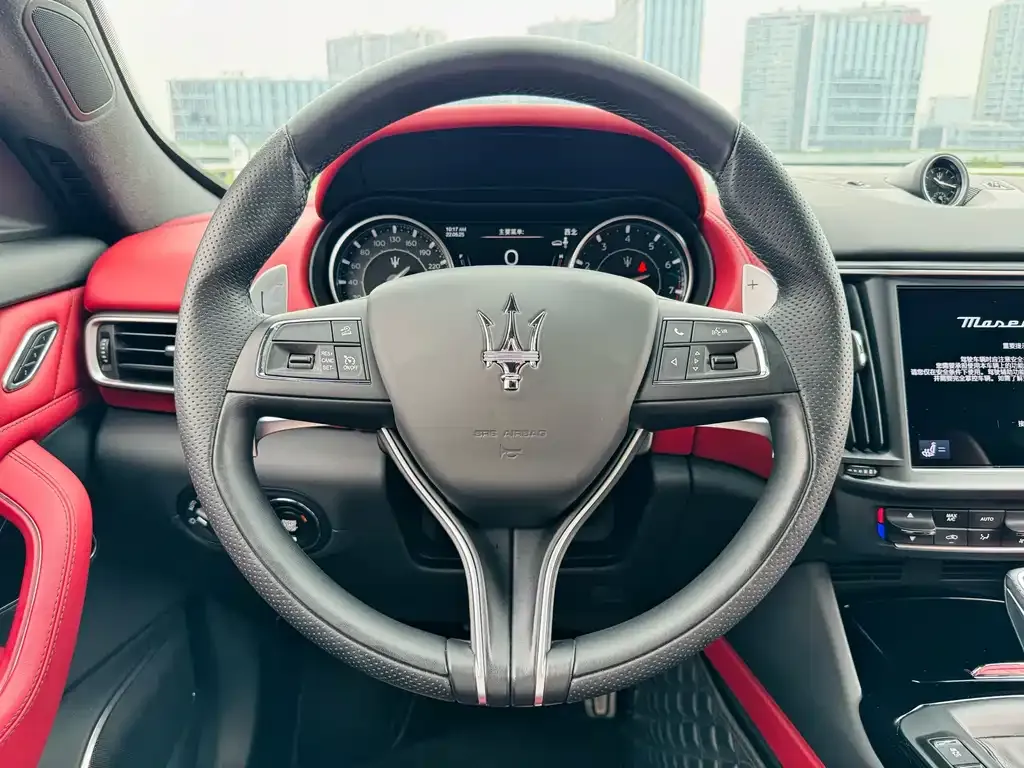 Maserati Levante — фото 10