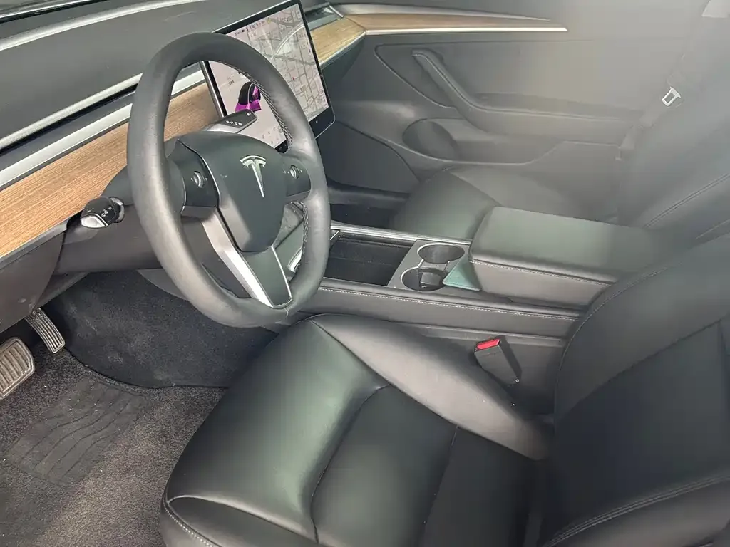 Tesla Model 3 — фото 4