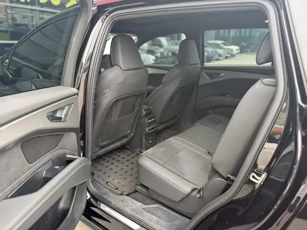 Audi Q5 e-tron 2024 из CN, фото 8