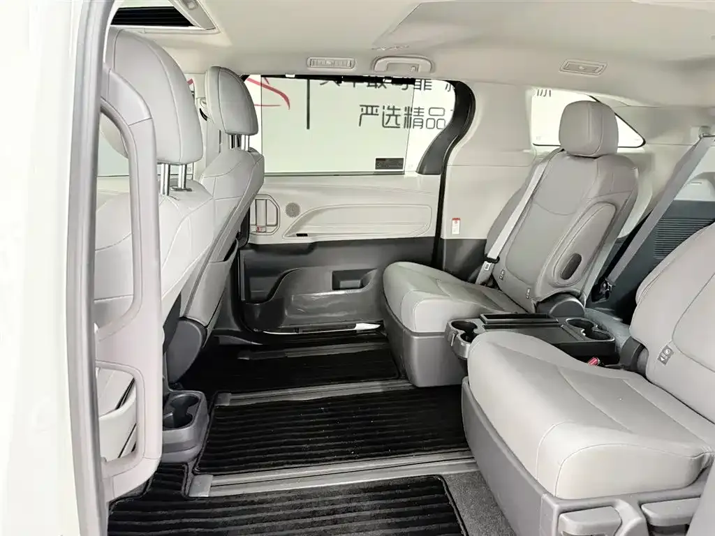 Toyota Granvia 2024 из CN, фото 6