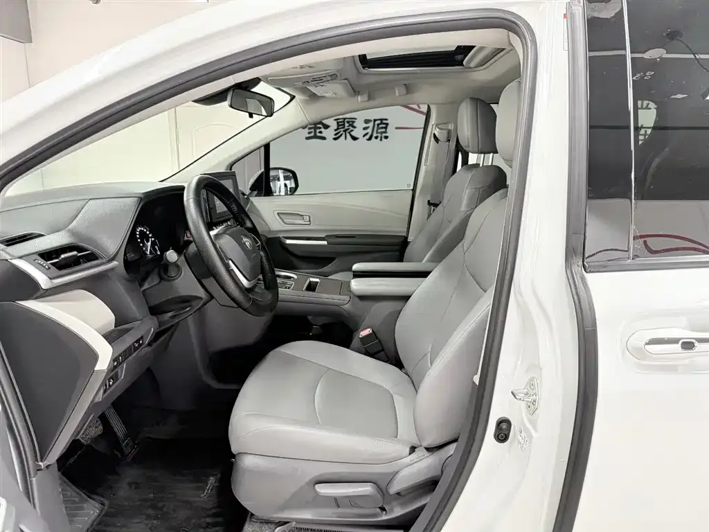 Toyota Granvia 2024 из CN, фото 10