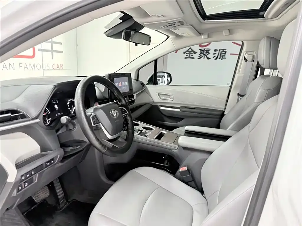 Toyota Granvia 2024 из CN, фото 9