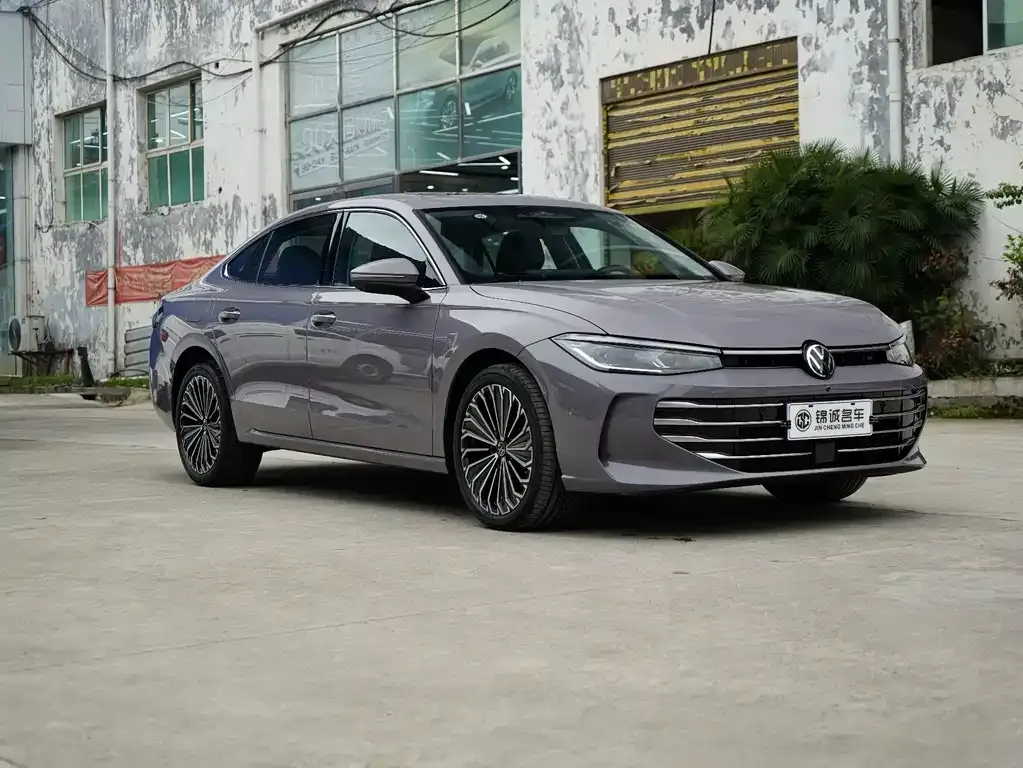 Volkswagen Passat — фото 1