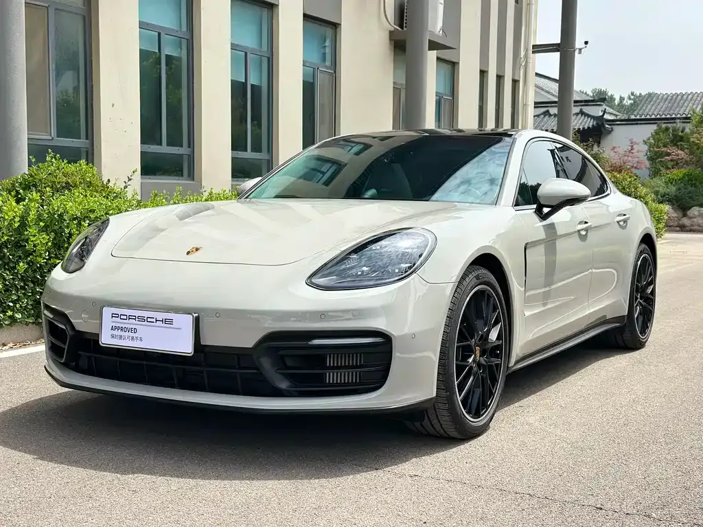 Porsche Panamera — фото 1