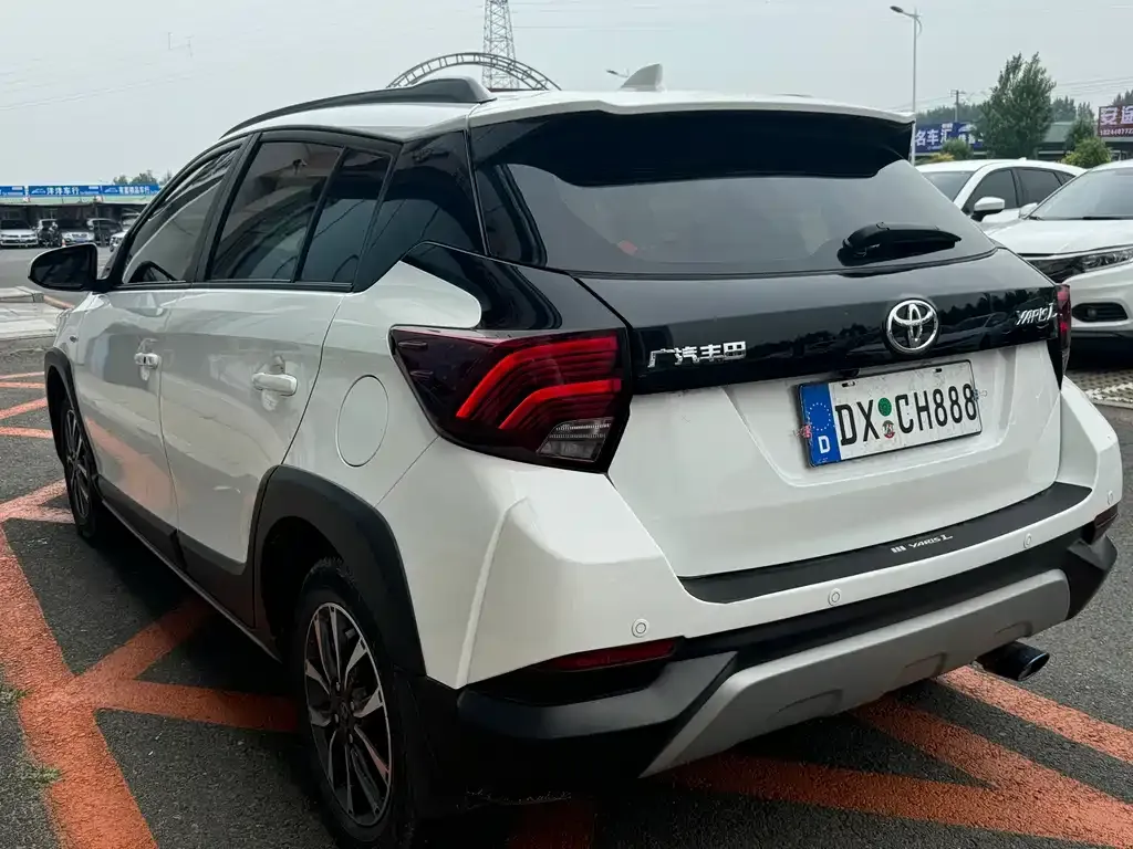 Toyota Yaris L — фото 8