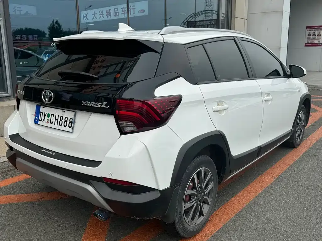 Toyota Yaris L — фото 9
