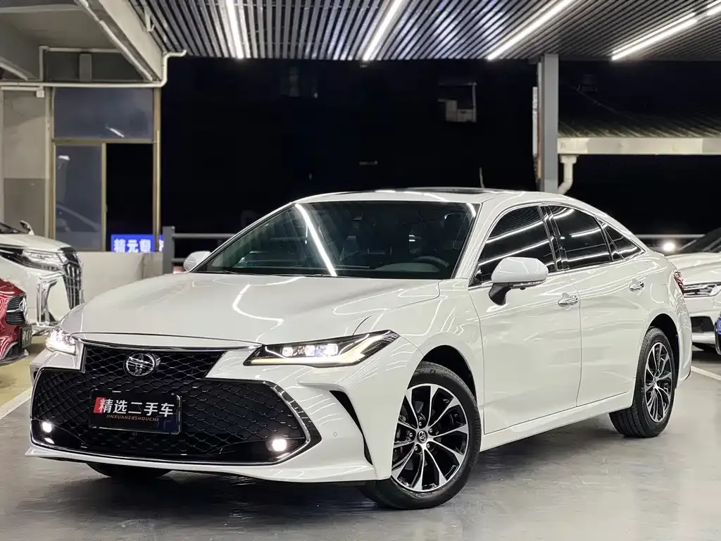 Toyota Avalon — фото 1