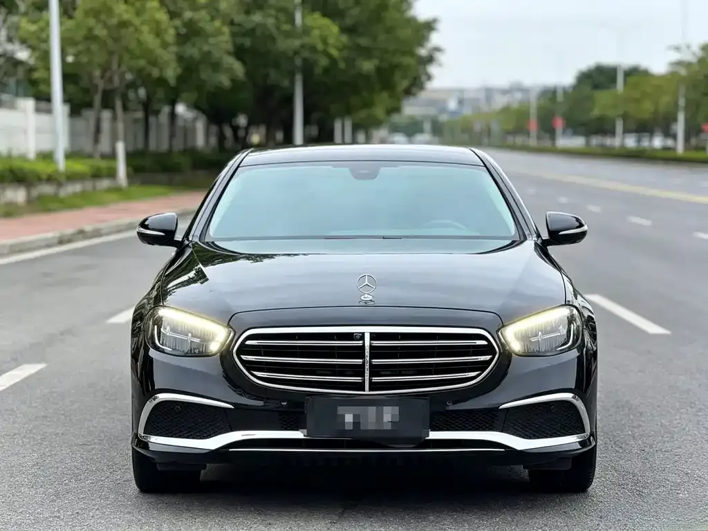 Mercedes-Benz E-Class — фото 3