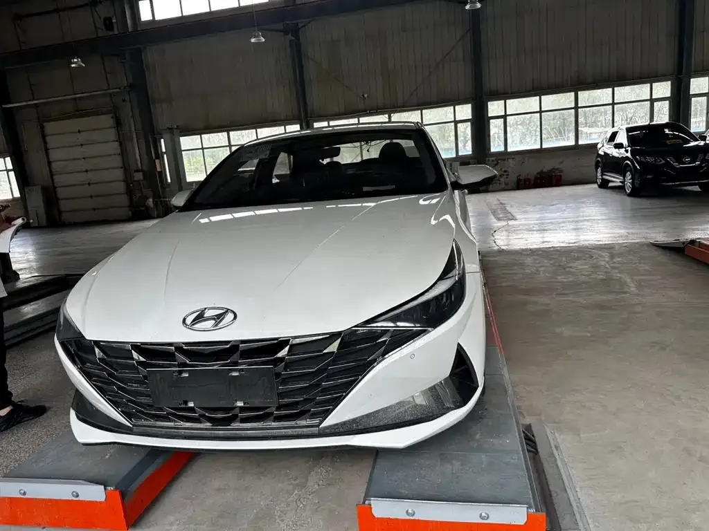 Hyundai Elantra — фото 10