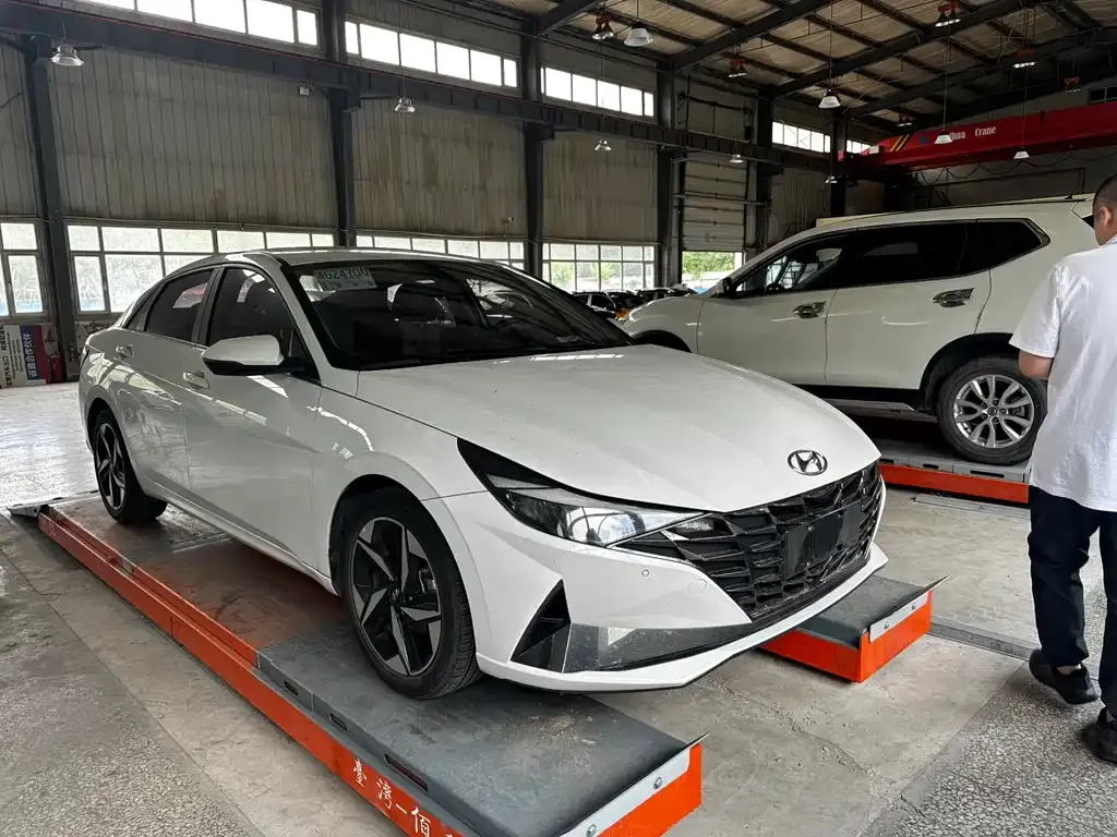 Hyundai Elantra — фото 9