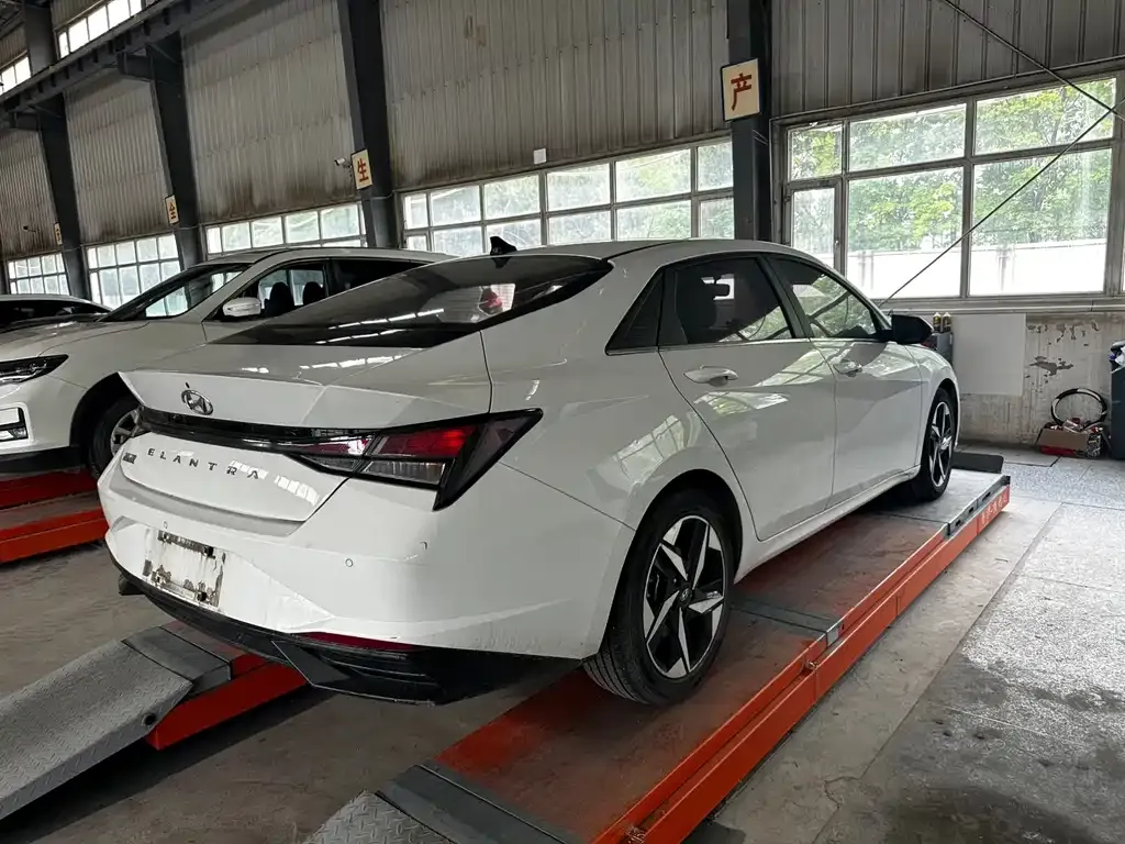 Hyundai Elantra — фото 4
