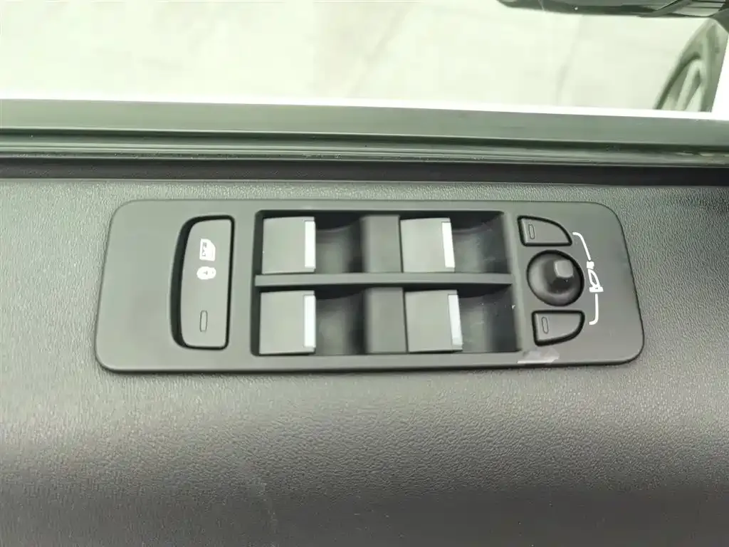 Land Rover Discovery Sport — фото 10