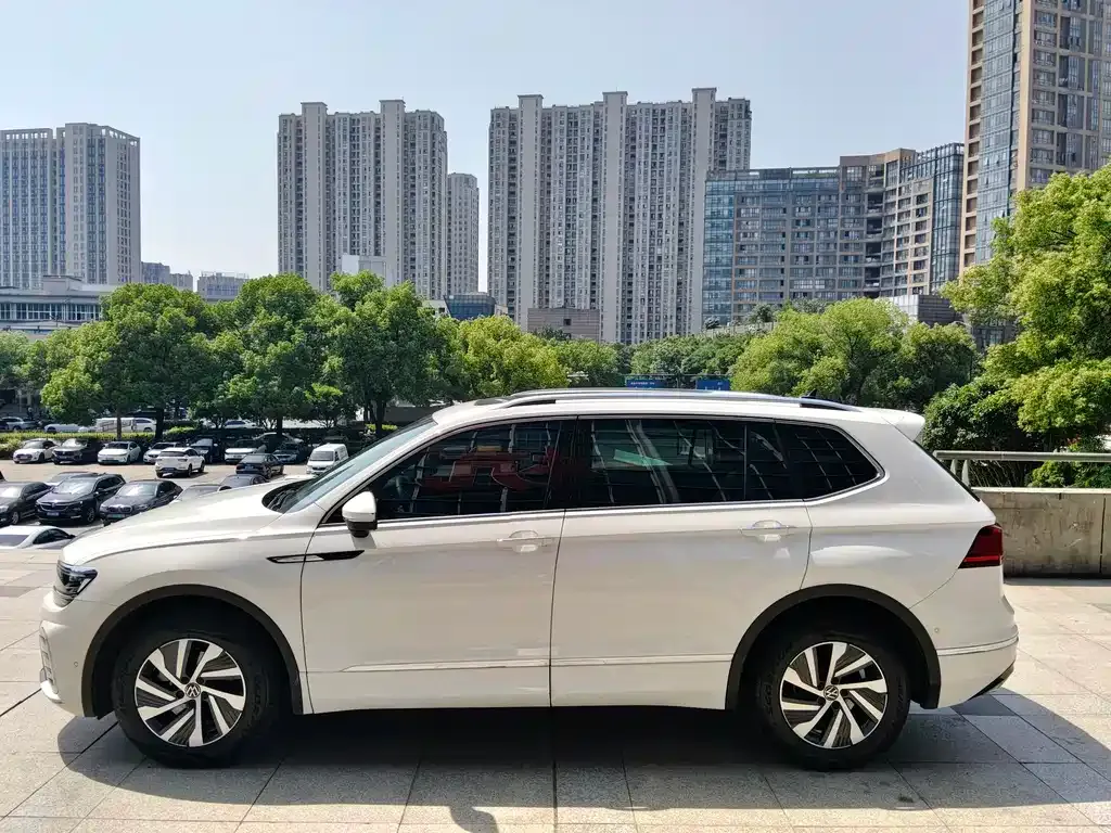 Volkswagen 途观L插电混动 2021 из CN, фото 2