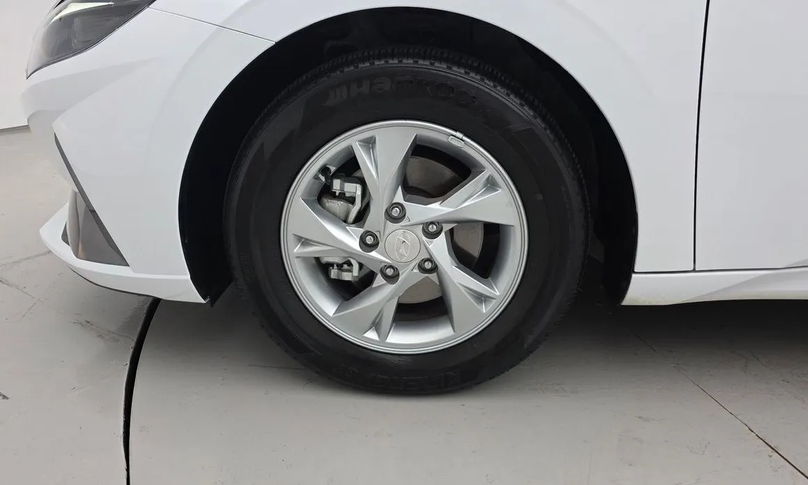 Hyundai AVANTE — фото 4