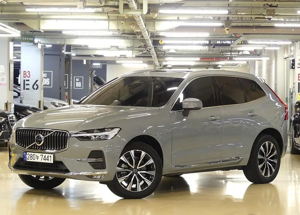 Volvo XC60 — фото 1